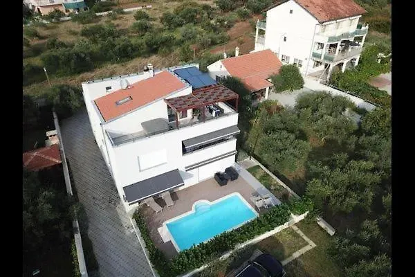 Ferienwohnung Mit Grill Und Gemeinschaftspool Apartman Turanj